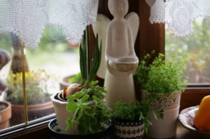 Aniołek - figurka w zieleni